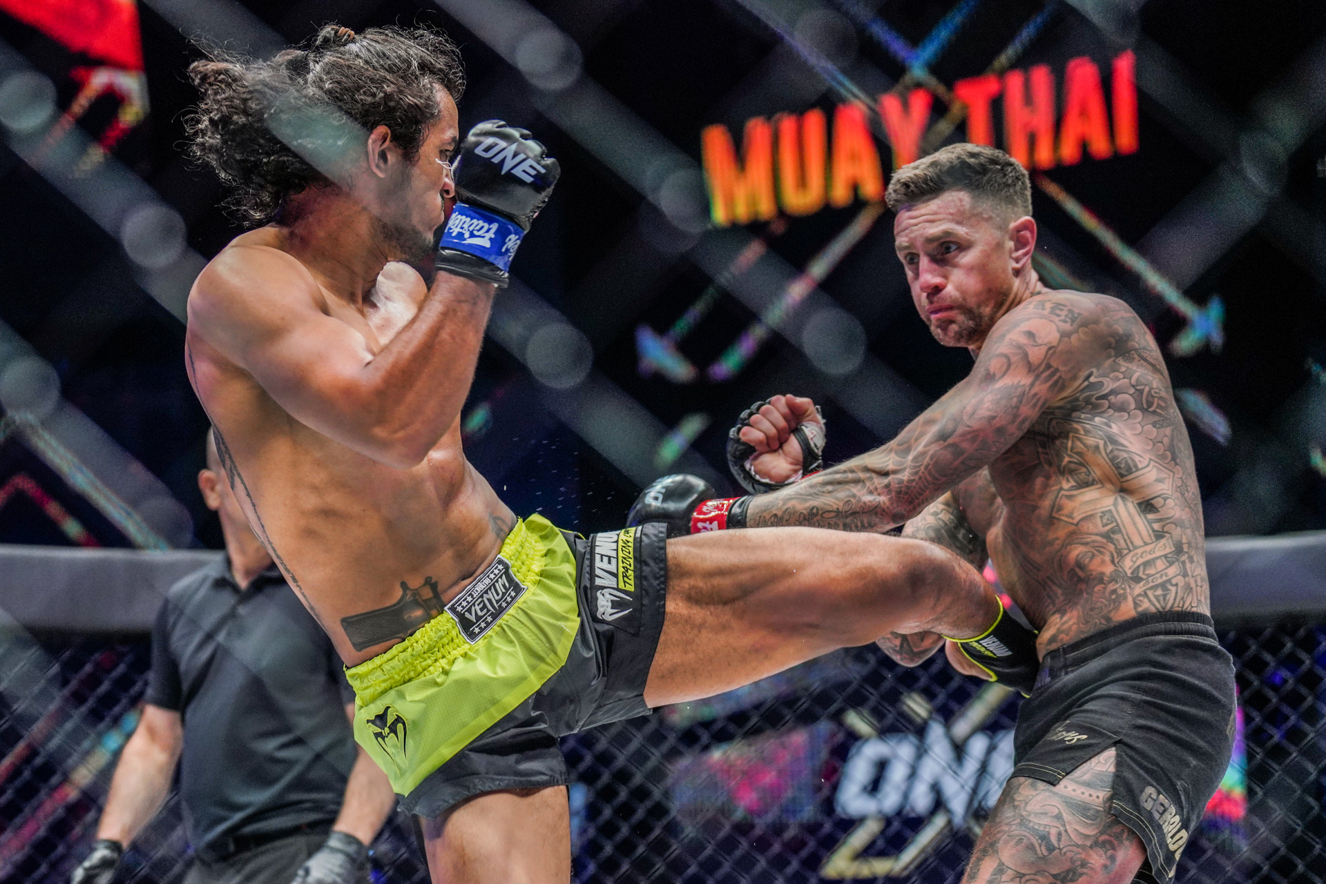 Sinsamut Klinmee lands a powerful left kick on Nieky Holzken at ONE X: Part I